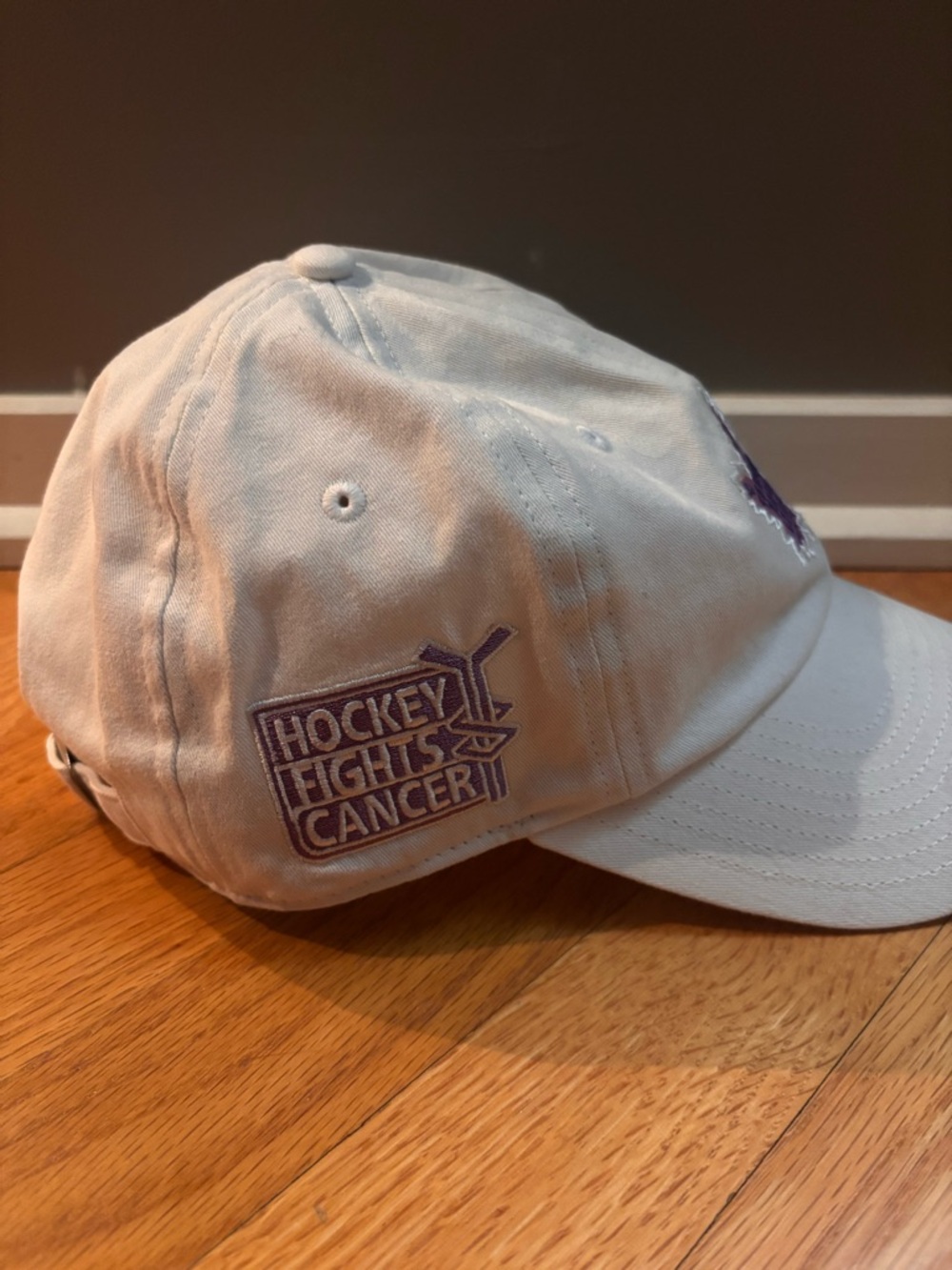 Toronto maple leafs hat - Picture 2 of 3